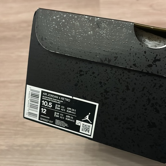 Jordan 4 yellow thunder - Picture 2 of 4